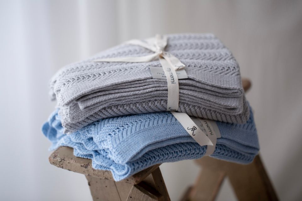 Babyblaue Bambusdecke 80x100 - Feder - MY MEMI