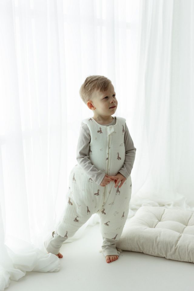 Bio Baumwolle Musselin Babyschlafsack mit Beinen 1 - 3 Jahre 2.5 TOG - giraffes