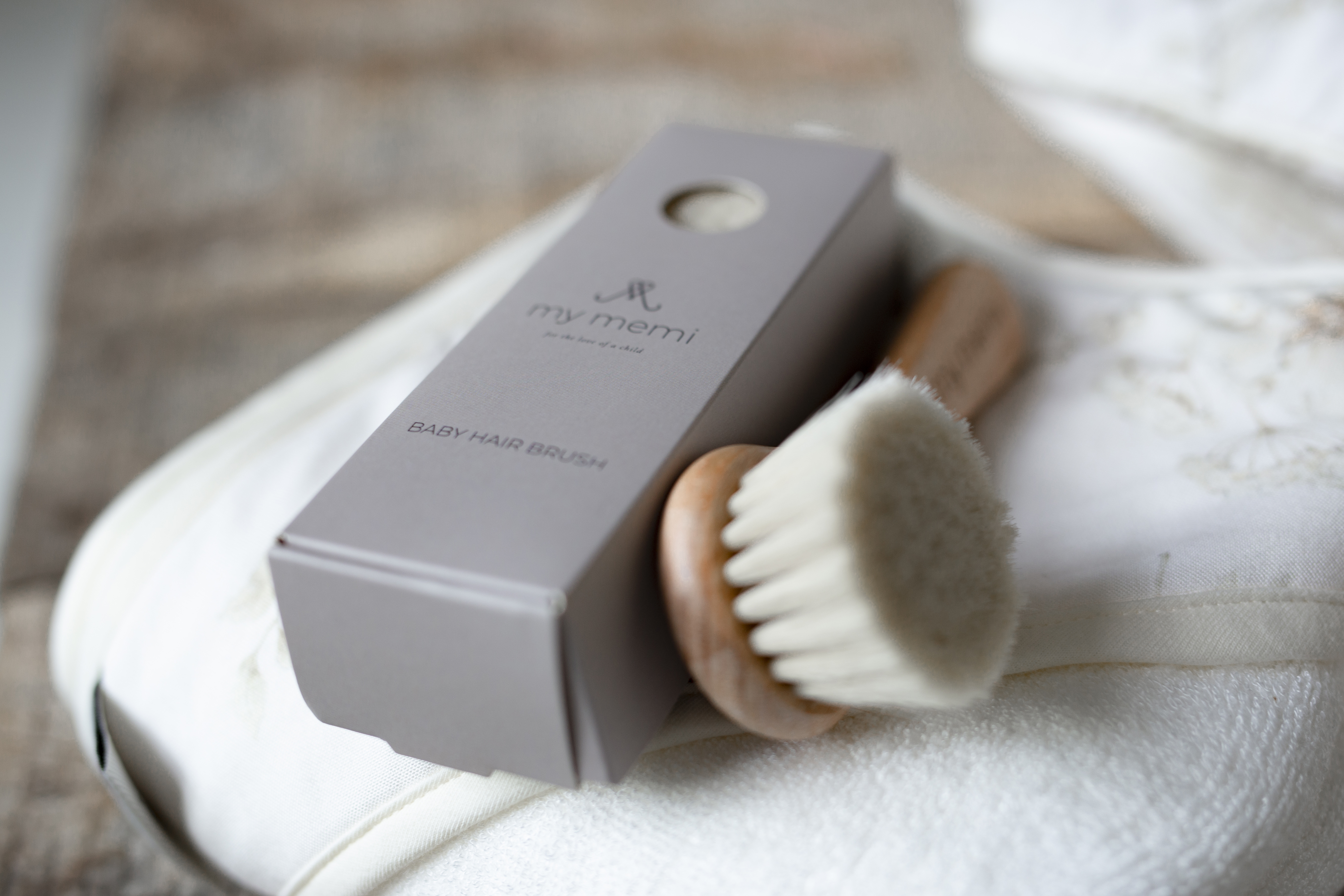 Natürliche Ziegenhaarbürste vs. Bürste gegen Milchschorf - was sind die Unterschiede und wofür sind sie gut?